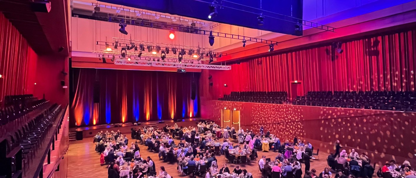 Nach Umbau am selben Tag - Stadthalle Reutlingen im Bankett-Layout , &copy; Stadthalle Reutlingen 