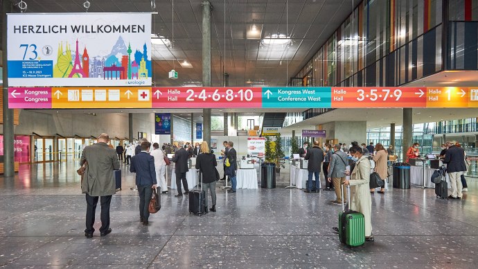 Ein herzliches Willkommen an alle Teilnehmenden des DGU Kongress am Messeeingang, &copy; Interplan