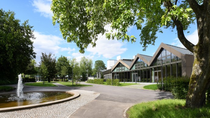 Vorplatz Panoramasaal Filderhalle, &copy; G&uuml;nter E. Bergmann