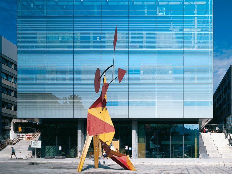 Calder-Skulptur vor dem Kunstmuseum Stuttgart, © Kunstmuseum Stuttgart