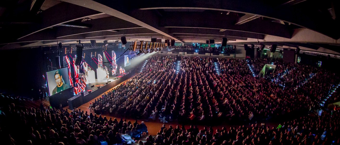 EWS Arena Längsbühne bestuhlt, © Stephan Weber