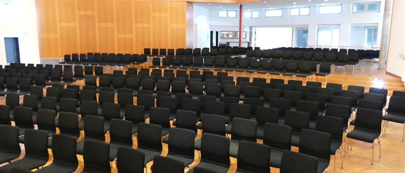 Kulturzentrum Baltmannsweiler Saal Reihenbestuhlung, © GemeindeBaltmannsweiler_GF