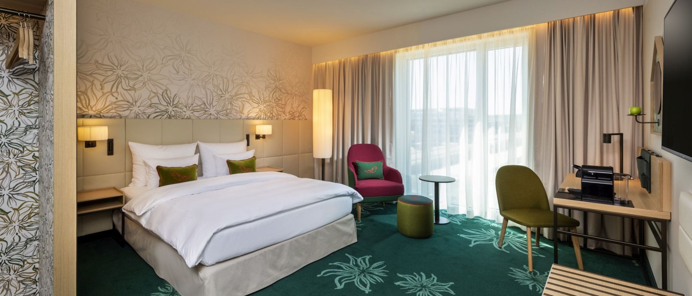 Mövenpick Hotel Stuttgart Messe & Congress, Superior Queen Category, © Klostermeier/Kull GbR, Großbeerenstr.12b, 14482 Potsdam Mövenpick Hotel Stuttgart Messe & Congress, Superior Queen Category, © Klostermeier/Kull GbR, Großbeerenstr.12b, 14482 Potsdam