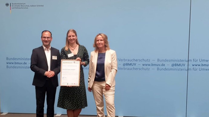 v.l.n.r.: Norbert Kunz, Gesch&auml;ftsf&uuml;hrung Deutscher Tourismusverband e.V.; Tamara Ullmann, Nachhaltigkeitsmanagerin Stuttgart-Marketing GmbH und Regio Stuttgart Marketing- und Tourismus GmbH; Steffi Lemke, Bundesministerin f&uuml;r Umwelt, Naturschutz, nukleare Sicherheit und Verbraucherschutz, &copy; Stuttgart-Marketing GmbH