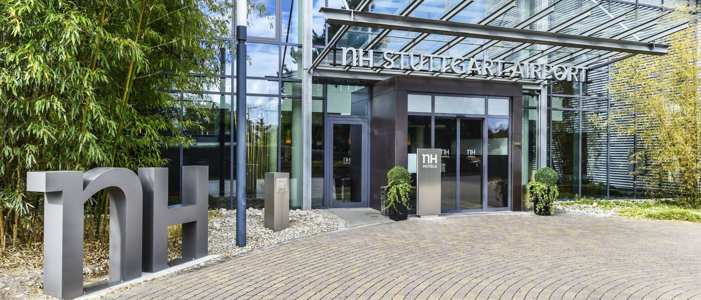 NH_Stuttgar_Airport_Hotel_entrance, © NH Stuttgart Airport