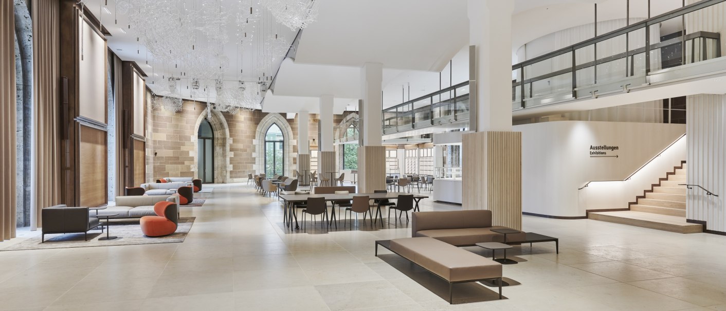 Modern interior with seating areas, high ceilings and stairs to exhibitions in the Old Palace., © urheberrechtlich Geschützt durch Simon Sommer Fotografie Modern interior with seating areas, high ceilings and stairs to exhibitions in the Old Palace., © urheberrechtlich Geschützt durch Simon Sommer Fotografie