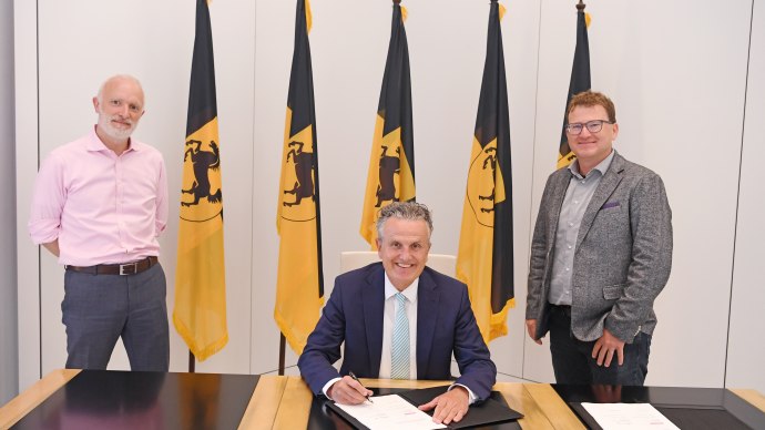 Signature of the contract for Urban Future Conference, &copy; Franziska Kraufmann, Landeshauptstadt Stuttgart