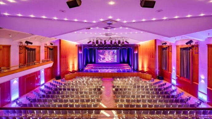 Backnanger B&uuml;rgerhaus_Walter-Baumg&auml;rtner-Saal, &copy; steffenscheyhing.de