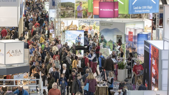 Mit der CMT, der weltweit gr&ouml;&szlig;ten Publikumsmesse f&uuml;r Tourismus und Caravaning (hier ein Foto der letzten Veranstaltung 2020), startet die Messe Stuttgart ins Jahr 2023., &copy; Landesmesse Stuttgart GmbH