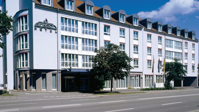 The Erikson Hotel has a modern fa&ccedil;ade with several storeys, large windows and a clear blue sky in the background., &copy; eriksonhotel_gf