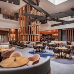 Modern lobby of the Stuttgart Marriott Hotel Sindelfingen with stylish seating areas, wooden elements and elegant lighting., &copy; copyright by Kilian Blees