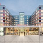 Modern fa&ccedil;ade of the M&ouml;venpick Hotel Stuttgart Airport at dusk, with illuminated windows and a large entrance area., &copy; M&ouml;venpick Hotel Stuttgart Airport