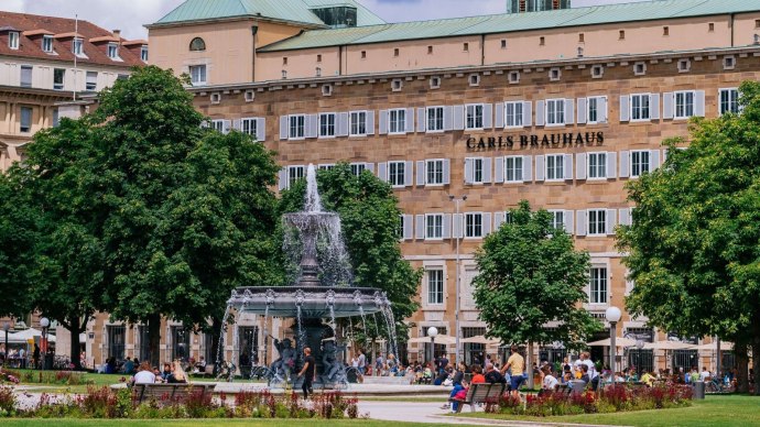 Schlossplatz mit Brunnen, © Thomas Niedermüller