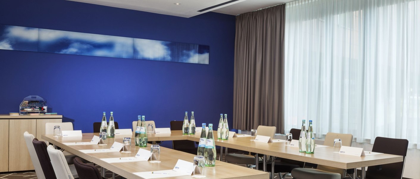 Park Inn by Radisson Stuttgart South Gate Room, © Copyright held by Jonathan Cosh of Visual Eye Park Inn by Radisson Stuttgart South Gate Room, © Copyright held by Jonathan Cosh of Visual Eye