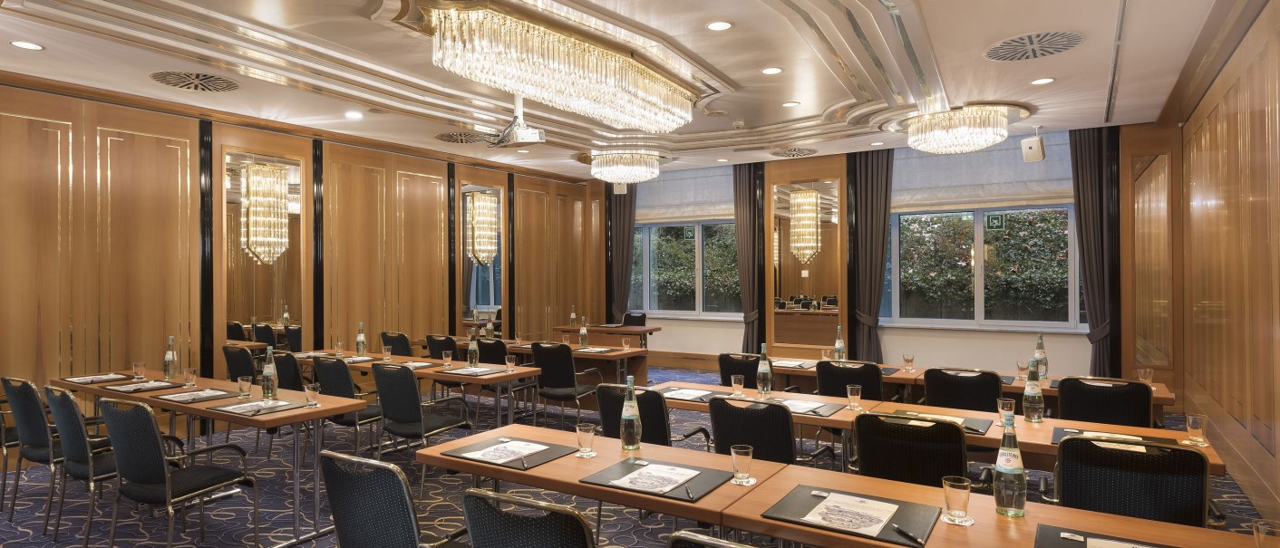 Elegant conference room at the Maritim Hotel Stuttgart with chandeliers, tables and chairs, ready for an event., &copy; Maritim Hotelgesellschaft mbH