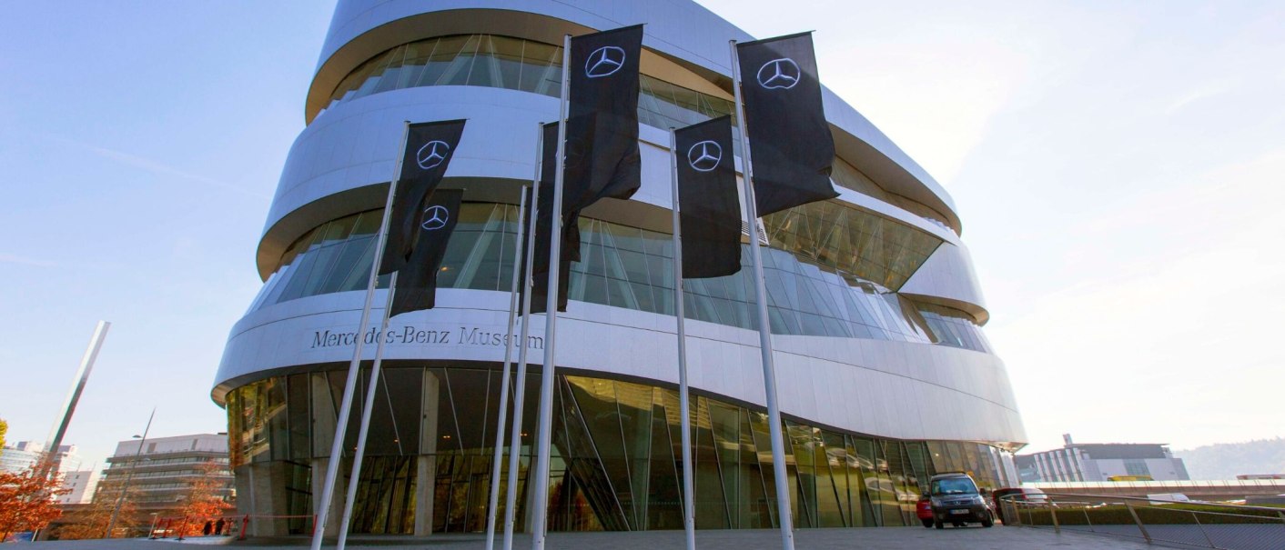 The Mercedes-Benz Museum in Stuttgart with modern architecture and waving Mercedes flags in the foreground., © Stuttgart-Marketing GmbH Achim Mende