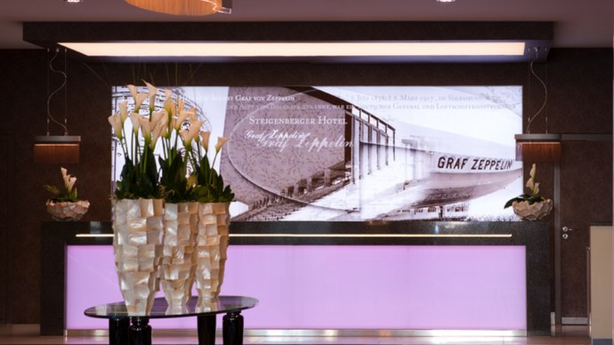 Rezeption Steigenberger Graf Zeppelin, &copy; Steigenberger Hotels AG